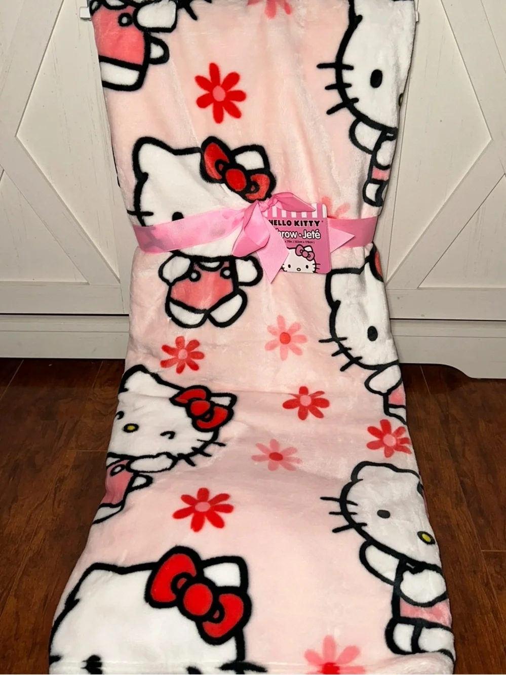 Hello Kitty Pink and White Spring Floral Daisy Plush Throw Blanket